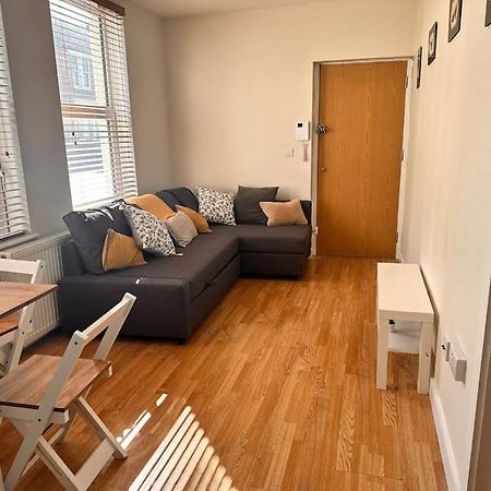 2 Bedroom Apartment In Se13 Лондон Экстерьер фото