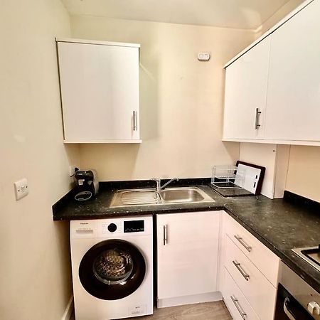 2 Bedroom Apartment In Se13 Лондон Экстерьер фото
