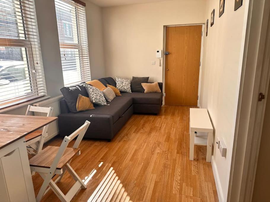 2 Bedroom Apartment In Se13 Лондон Экстерьер фото