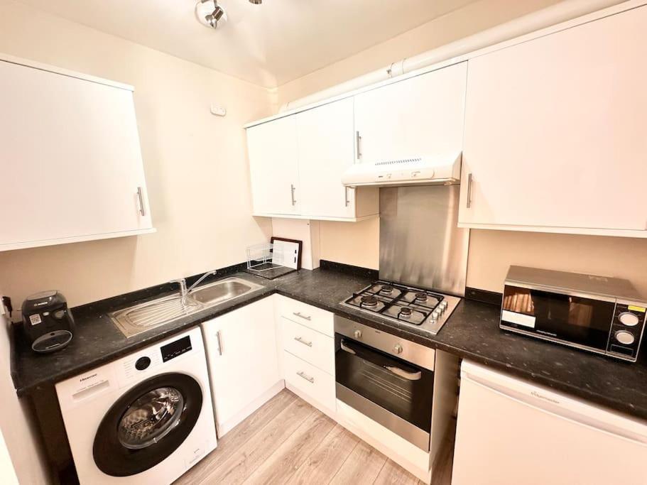 2 Bedroom Apartment In Se13 Лондон Экстерьер фото