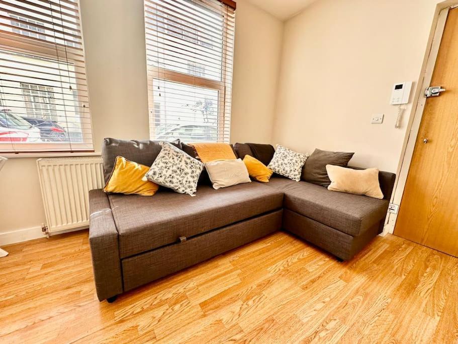 2 Bedroom Apartment In Se13 Лондон Экстерьер фото