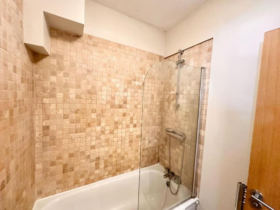 2 Bedroom Apartment In Se13 Лондон Экстерьер фото