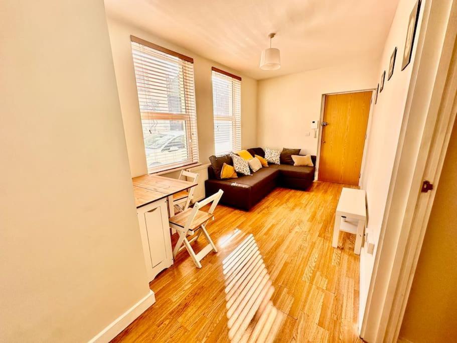 2 Bedroom Apartment In Se13 Лондон Экстерьер фото