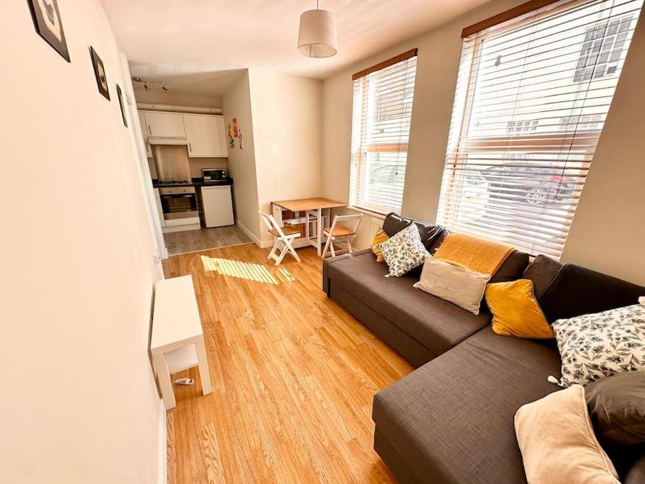 2 Bedroom Apartment In Se13 Лондон Экстерьер фото