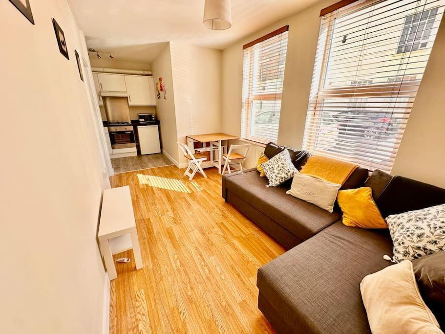 2 Bedroom Apartment In Se13 Лондон Экстерьер фото